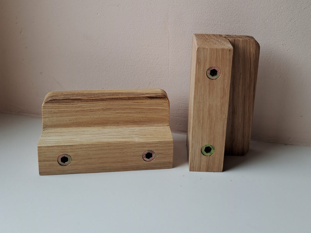 Bouton Demi Carré  en chêne massif (massive oak) de 60 à 100mm de côté / 2,36