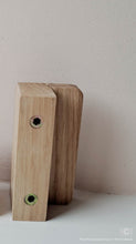 Charger l&#39;image dans la galerie, Bouton Demi Carré  en chêne massif (massive oak) de 60 à 100mm de côté / 2,36&quot; à 3,93&quot;
