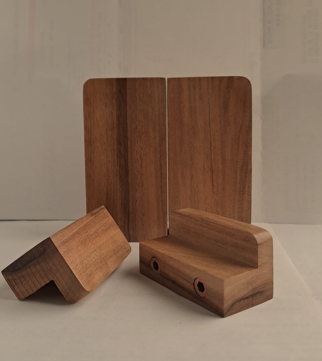 Bouton Demi Carré  en noyer massif (massive oak) de 60 à 100mm de côté / 2,36