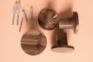 Patère dessous courbe en noyer massif (massive walnut) diamètre 80mm /3,14