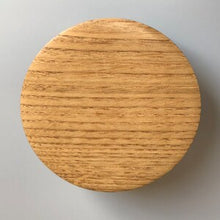 Charger l&#39;image dans la galerie, Bouton rond ou Patère dessous courbe en chêne massif (massive oak) diamètre 60, 80mm ou 100mm/2.36&quot;,3,15&quot;ou 3,93&quot;
